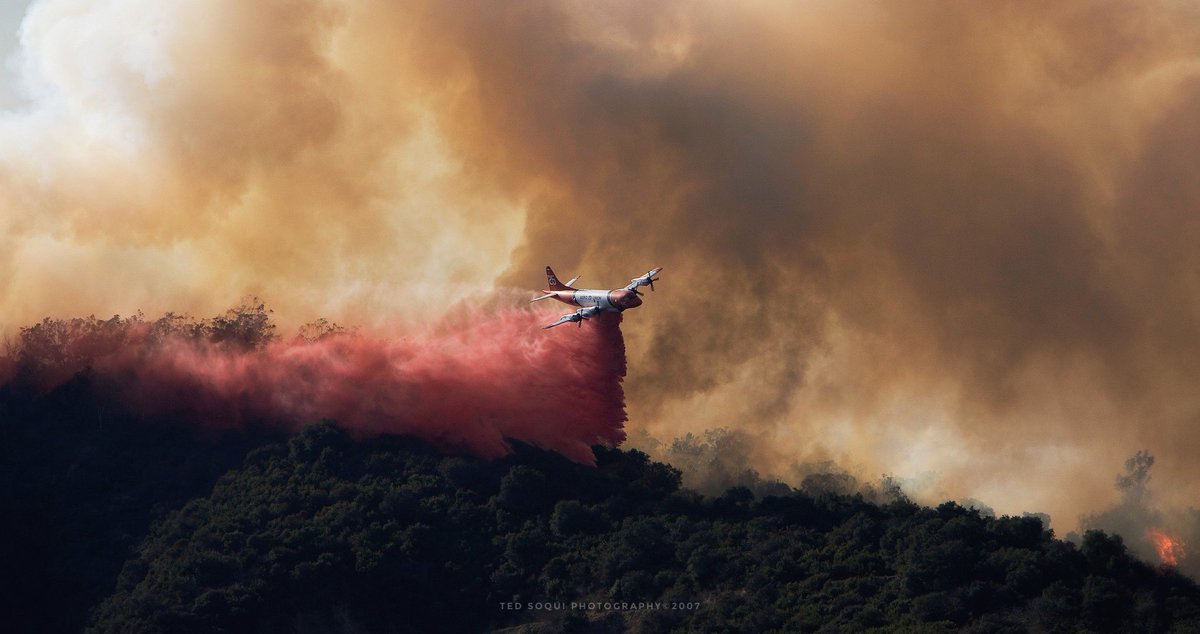 On this day back in 2007. A large brush fire consumed over 800 acres of LA’s Griffith Park. I photographed this plane dropping fire retardant from an opposing hill. #LA #griffithpark #losangeles #fire #tbt