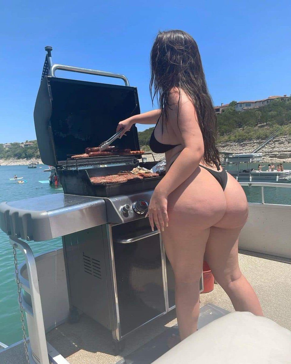 Assmongrr's tweet photo. grab some buns 🍔 https://t.co/Fk4m9g13xP