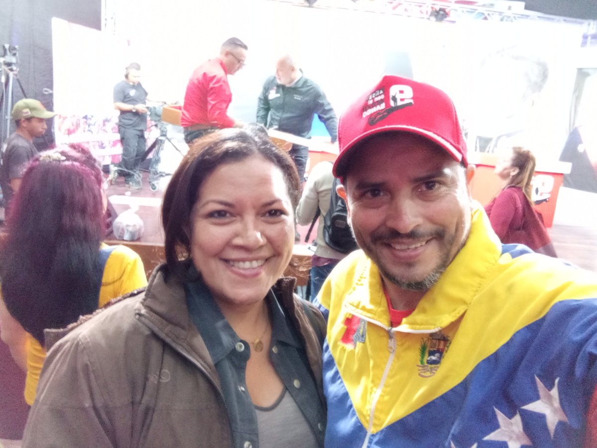 #10Mayo| Presentes y consecuentes en el programa @ConElMazoDando conducido por el líder revolucionario @dcabellor y entradas en mano del concierto de Oscar D' León y la Dimensión Latina  #LosGringosNuncaCumplen

@desireengifo @Orangelacuna