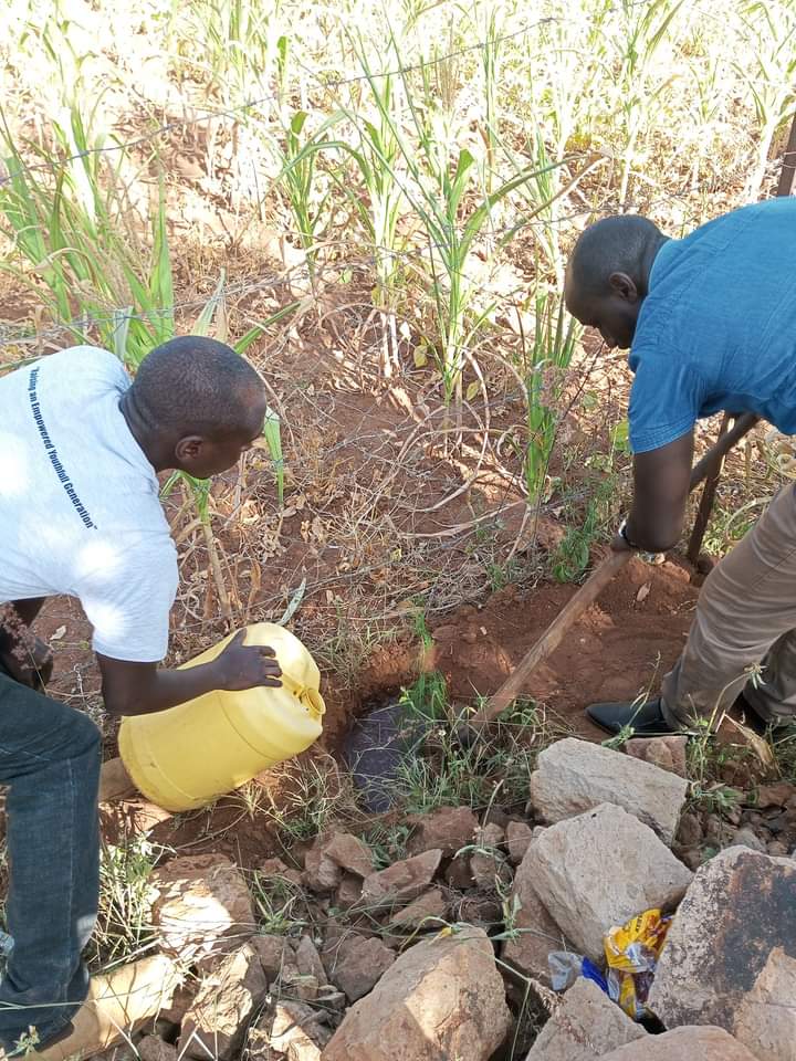 KilonzoFdn's tweet image. Let's make our community greener and more sustainable! Join us this Friday for a tree planting event in Mua, Machakos County. #SustainableLiving #GreenMachakos #YouthForClimateActionMachakos