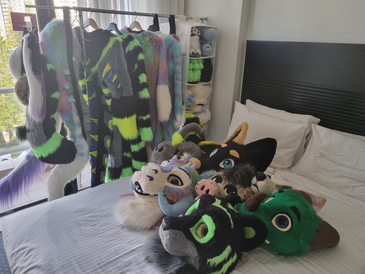 TheMightyOof's tweet photo. Welcome to 5 nights at Furdu 😆

(PS: Rate my setup for the con 👌🏻)

#furdu #FurDU23 #furry #fursuiter https://t.co/Awxgv6n4nd