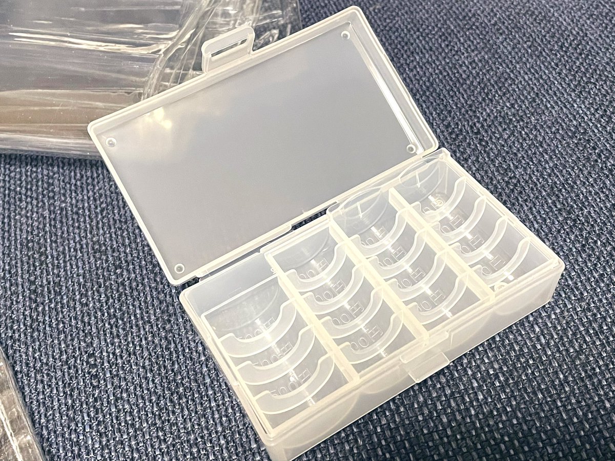 「デザフェスのディスプレイ用に色々買ってきた! Twitterで見かけた500円玉」|995🐈ﾆｬﾝﾌｪｽG-06のイラスト