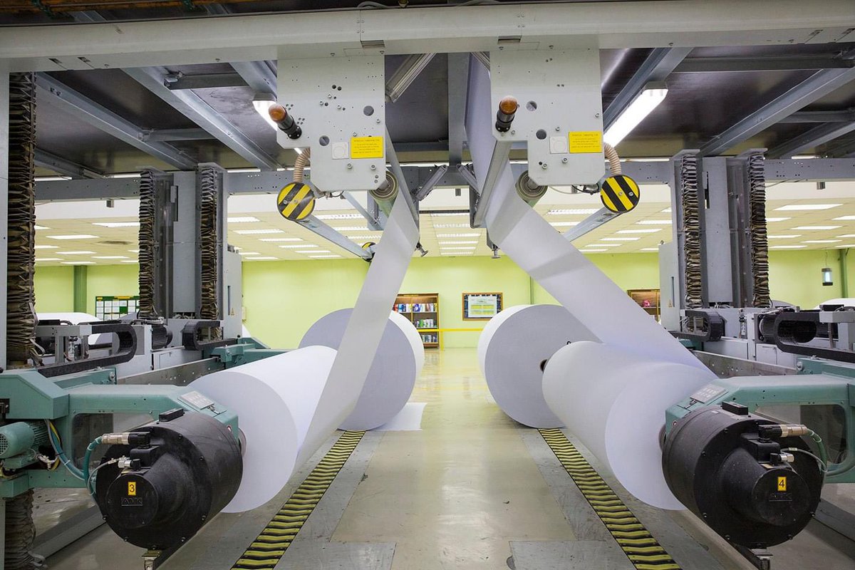 Sahabat pasti takjub dengan ukurannya yang super besar! 😲 Bahkan, katanya sih Jumbo Roll ini bisa mengalahkan ukuran nasi tumpeng dalam acara syukuran! 😂

Senglengkapnya baca di sini Sahabat bit.ly/3MfghQ2