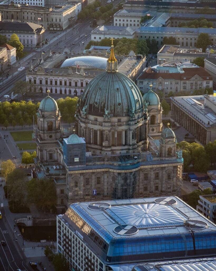 chrisath5's tweet photo. Berlin captions I • #berlinphotography #corporateevents #chrisathanasiou #travelphotography #canonr5 #berlincathedral #berlinview #berlintelevisiontower #berlincathedral https://t.co/f0sRVe9hhq https://t.co/W0sqwVrex4