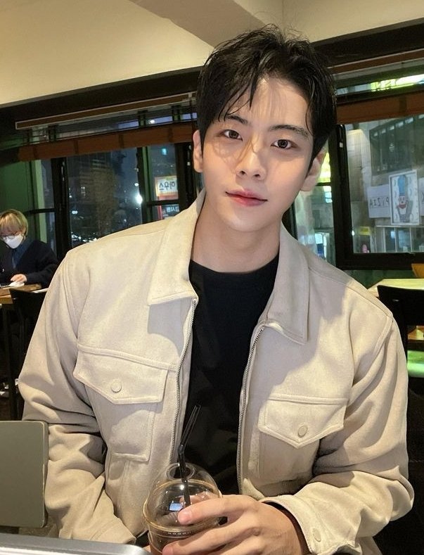 Iheartu02's tweet photo. Celebrating 2K followers with...
Jungwoo's #LoveCatcherinSeoul case is different but...
#ChainReaction Lee Sungjae is taken tho I think 😅
#EdgeofFriendzone Boram... Greenest flag in men history...
#SomePing Jaeyong... like how 🤯
Women were blind to let them go https://t.co/UF9t0UjczJ