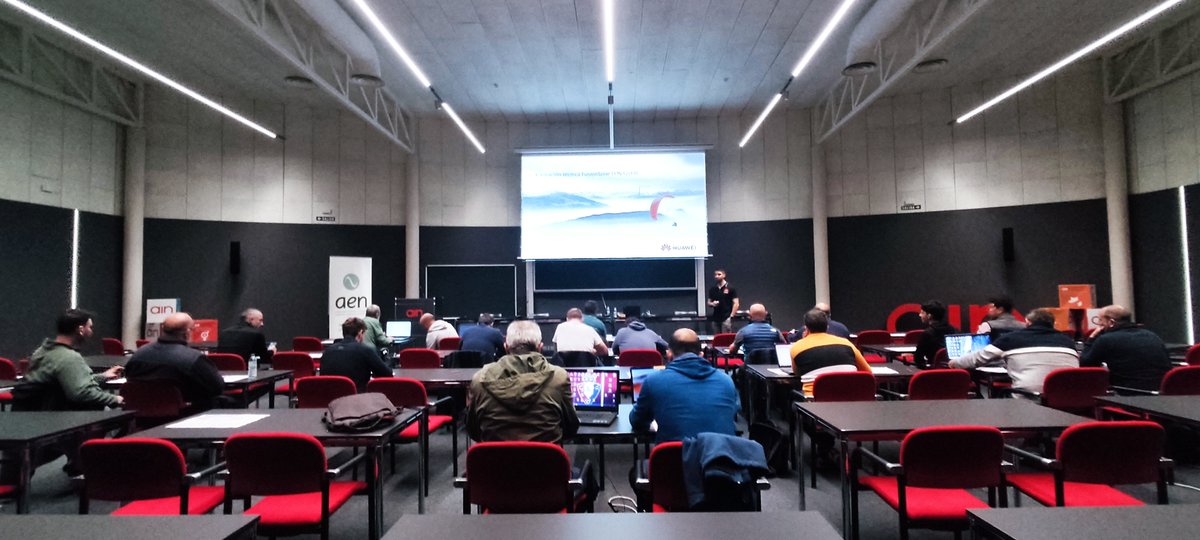 Nuestros instaladores asociados a <a href="/aennavarra/">AEN</a>  reciben #formación sobre soluciones #fotovoltaicas para obtener la Certificación de Instaladores Huawei Smart PV. Gracias a <a href="/HuaweiSolar/">Huawei FusionSolar</a> y <a href="/FenieInstalad/">FENIE</a>.