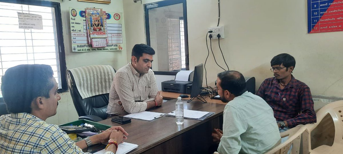 આજરોજ વાસણા ચાચરાવાડી ગામે તલાટીશ્રી દફતરની ચકાસણી કરી તથા આગામી ચોમાસું ઋતુ ની તૈયારીના ભાગરૂપે પાણી ભરાવાના સ્થળોની મુલાકાત લઇ તેનો સત્વરે ઉકેલ લાવવા લાગું વિભાગને સુચના આપી <a href="/SDMSanand/">SDM Sanand</a> <a href="/CollectorAhd/">Ahmedabad Collector</a> <a href="/ahmedabad_info/">info_ahmedabad_gog</a> <a href="/InfoGujarat/">Gujarat Information</a>