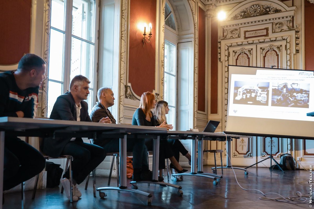 Hier, la conférence de presse de l’étape des <a href="/FITDAYS_/">Fitdays</a>  à <a href="/mairiedeTullins/">mairie de Tullins</a> a eu lieu pour présenter l’événement qui se tiendra le 31 mai au Stade Jean Valois. Nous avons hâte de faire découvrir le village aux 500 petits tullinois ! 
<a href="/ledauphine/">Le Dauphiné Libéré</a> @groupe_mgen 
#triathlon #tullins