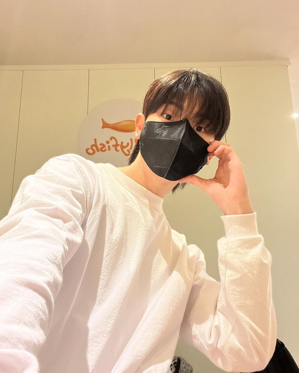 YeojunArchive's tweet photo. "Should I choose the back hair... I was thinking about choosing bangs, but I just did the back hair!😋"

#JANGYEOJUN #장여준 #JELLYFISHENT https://t.co/8Jgww0gBcr