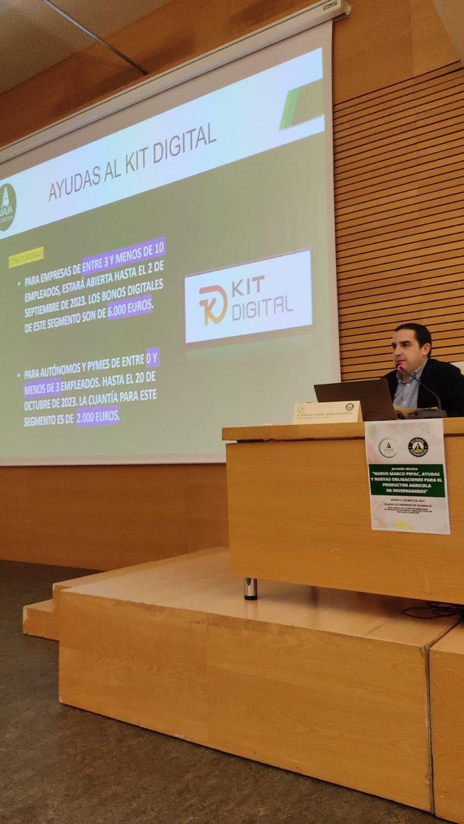 ASAJAAlmeria's tweet photo. Última ponencia de la jornada en la que se profundiza en el #KitDigital de la mano de Miguel Ángel Serrano, secretario técnico de #AsajaAlmeria 

#Agricultura #Ganaderia #Almeria #Ecohal #InfoagroExhibition https://t.co/jbPTmgVVfp