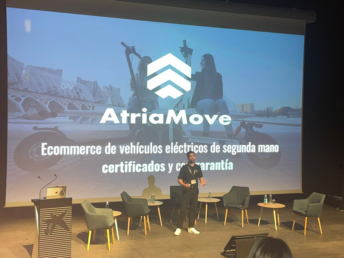 Ecommerce_es's tweet image. 🟠 ¡Turno de #STARTUPMOMENT II: #Ecommerce y la movilidad sostenible!

💥 Miguel Romero, CEO de @atriamove, nos habla sobre este proyecto en el #EcommerceTourValencia. Se trata de una empresa apoyada por la #FordFund por ser una solución sostenible para ciudades inteligentes.