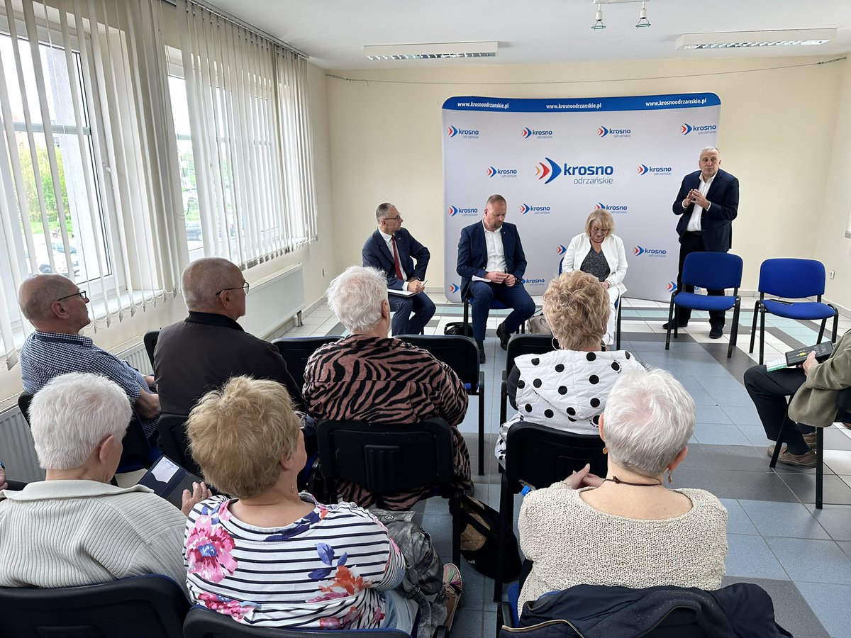 marek_cebula's tweet photo. Można zadać pytanie na każdy temat. Nie ma ograniczeń w dostępie do spotkań. @SchetynadlaPO @ZofiaCzernow @WZembaczynski #TuJestPrzyszłość https://t.co/pplZSo6WsB