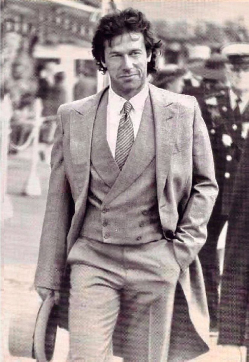SameeraKhan's tweet photo. Young Imran Khan https://t.co/DfhCTBelYV