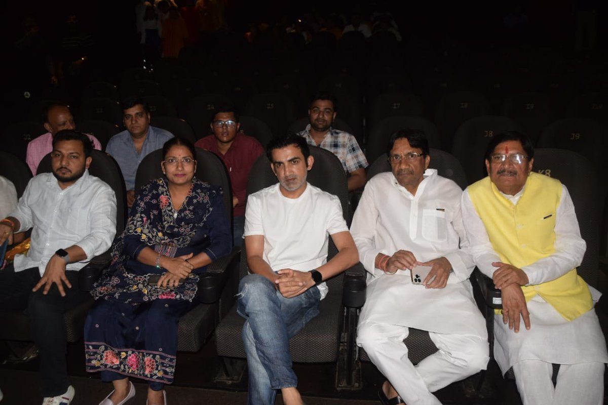 MPGautamGambhir's tweet photo. पूर्वी दिल्ली सांसद श्री गौतम गंभीर जी ने लोकसभा की बहनों, दोनों ज़िला के पधाधिकारी, मण्डल अध्यक्ष, पार्षद, सभी मोर्चे और कार्यकर्ताओं के साथ द केरल स्टोरी फिल्म देखी। https://t.co/zmnwor8qGi