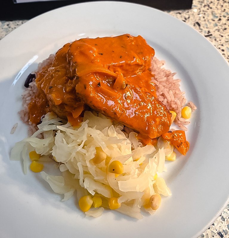 kingsfoodnews's tweet photo. Today at Waterloo, Guy’s and Denmark Hill Restaurant you can enjoy our Jerk Chicken with pineapple &amp; green onion salsa or Tempeh “Run Down” with rice! https://t.co/VK9vrBtzuc