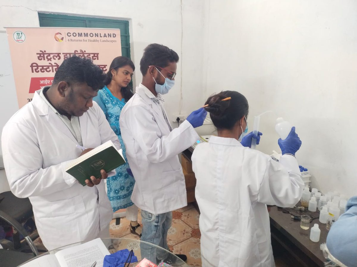 agriconsamiti's tweet image. At #Kavir Kisan Thiha [the place where kavir kisan&apos;s can discuss and work on their problems] A #SoilTestinglab was setup and the team was #trained on performing #soiltest.
@Commonland @KabirdhamDist @harma_harma  @deepak02085791  @Manisha_M14  @chandelnitesh12 @manasgr88