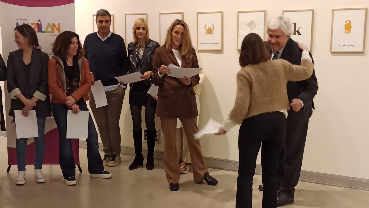 ogasunaEJGV's tweet photo. 🧑‍💼 El Director de Política de Cohesión y Fondos Europeos, Juan Alberdi, ha clausurado esta mañana en #Zumaia el proyecto @HazilanGarapen. En 7 años, 2.142 personas han participado en este programa de inserción laboral. https://t.co/rDIHbmyaCn