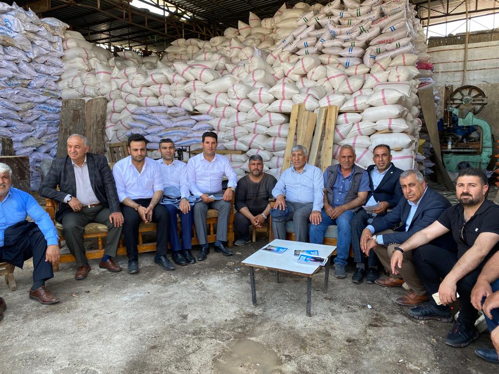 gelecek63's tweet photo. Odun ve Keresteciler Sitesi Ziyaretinde Milletvekili Adayımız @abdullahyesil63 ve Yönetim Kurulumuza 
Çay İkram Eden Mehmet Karakeçili'ye Teşekkür Ediyoruz 
#SanaSöz
#ZincirleriKıraKıraGeliyoruz

@Ahmet_Davutoglu 
@kilicdarogluk 
@ekrem_imamoglu 
@GelecekPartiTR 
@herkesicinCHP https://t.co/bGHdvPZ5E8