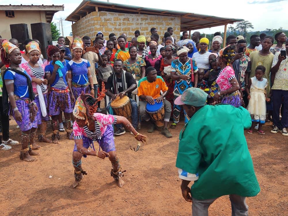 HubertOulaye's tweet photo. Heureux de l'accueil chaleureux qui a été réservé à ma délégation et moi-même, le samedi 6 mai 2023, dans les villages de TAIBLY, DENAN et DIAÏ, situés dans le département de TOULEPLEU (#CIV225).

Le Meilleur Reste à Venir ... https://t.co/4LNIs2fYtC