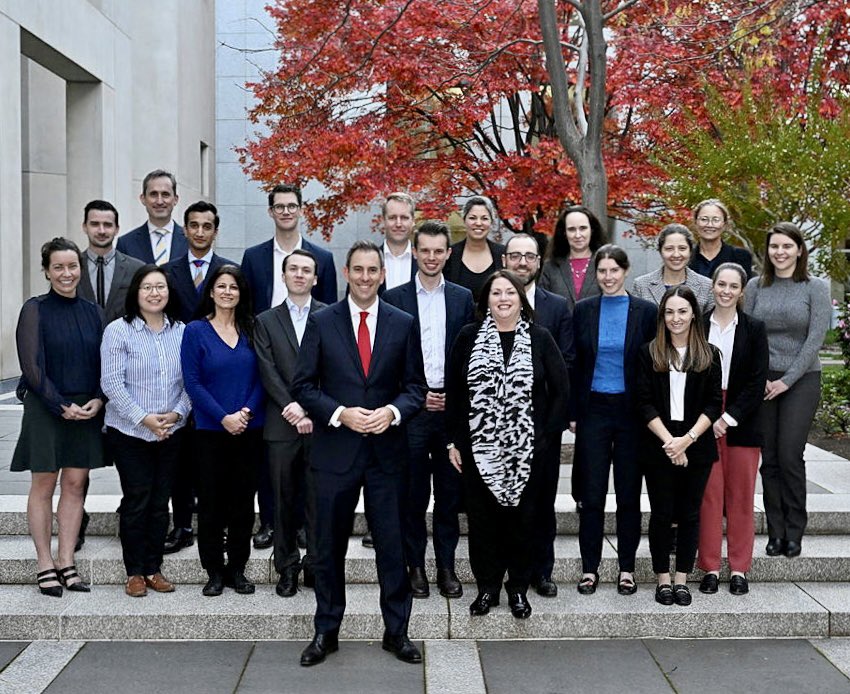 This team 🙏 

Early starts, late finishes, long hours - couldn’t be more grateful for the effort that went into #Budget23 #auspol