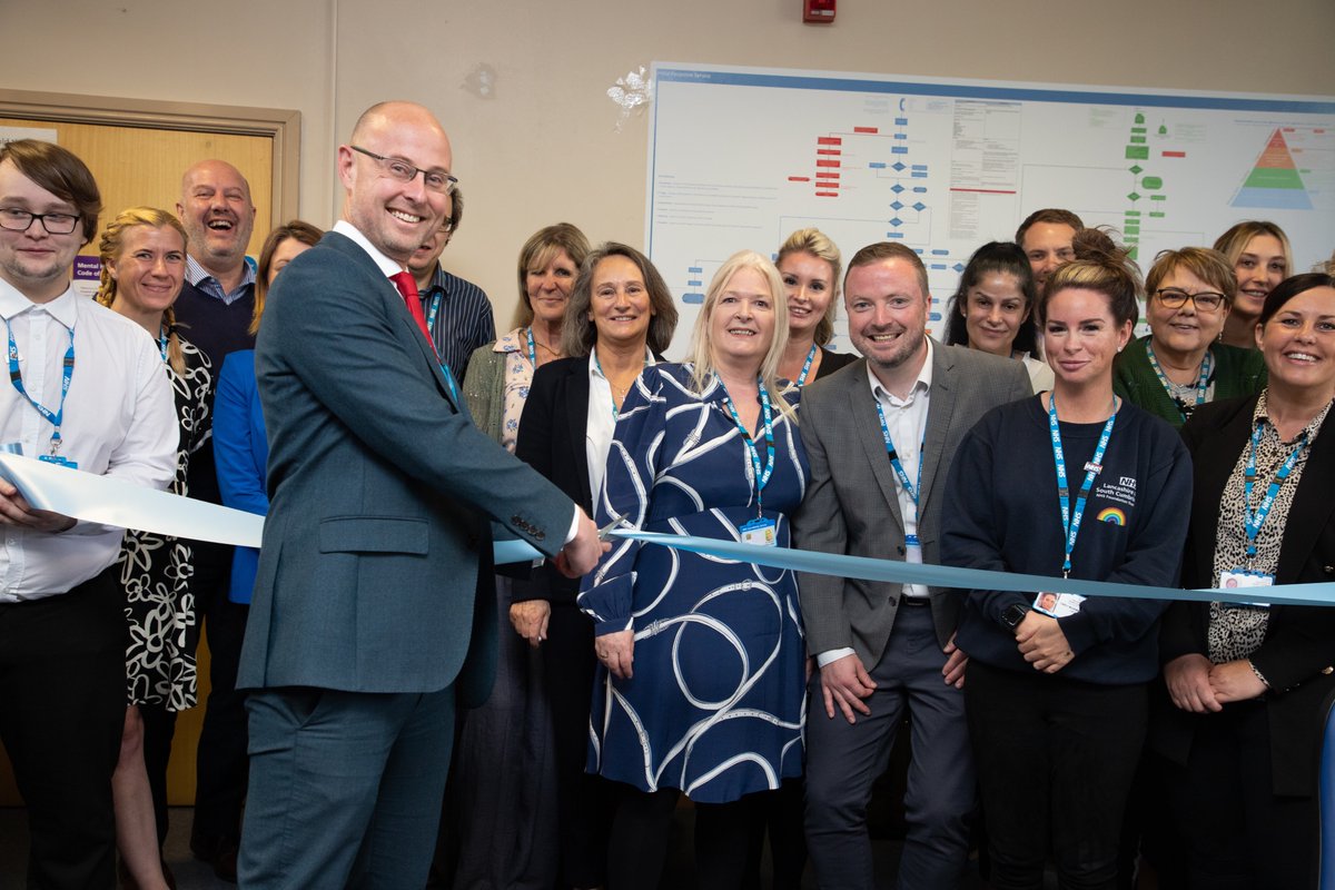 WeAreLSCFT's tweet photo. Great to welcome our Chief Executive @ChrisOliverNHS to officially launch our new way of accessing mental health services in the Bay locality!💙@LauraBNorth1 @GoalsOlivers @YGFyldeCoast @RChillery @Mcguiganemma https://t.co/fCZINcZyzQ