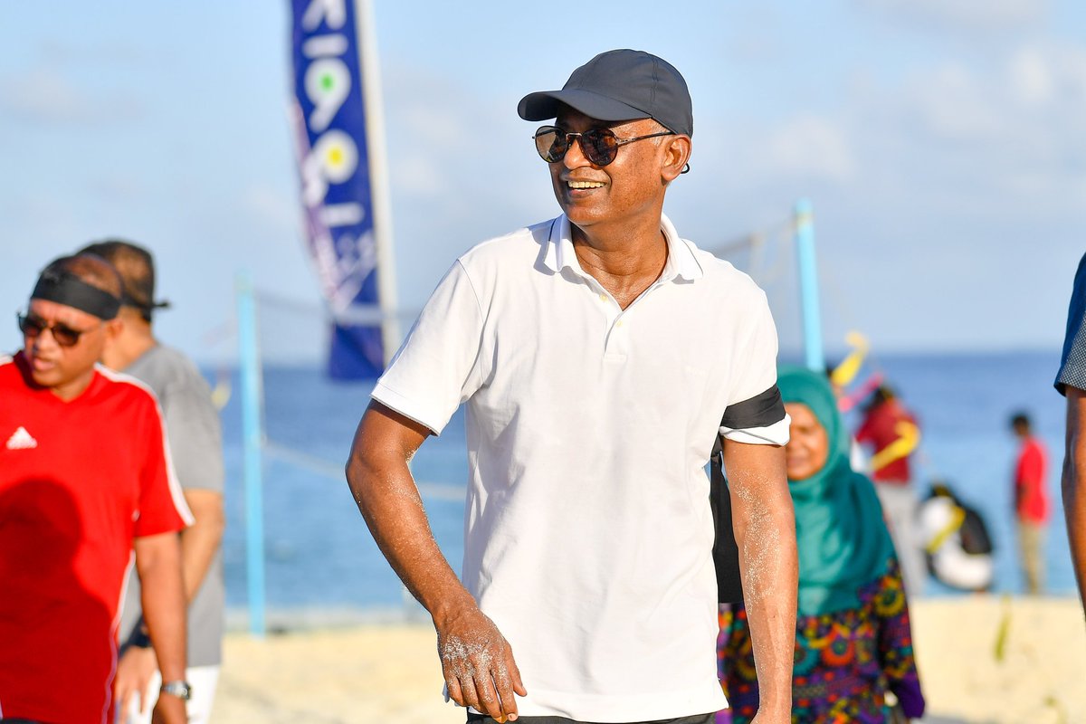VMookey's tweet photo. އެކަތި އަނެކަތި މައްޗަށް ޖެހިގެންވެސް ރައީސް @ibusolih އާއި ދެކޮޅަށް ރައްޔިތުން ފިތުނަ ނުކުރެވޭނެ. ދިވެހިންގެ ކެޕްޓަން މާ ހުށިޔާރުވާނެ. ވައިގަ ނުހިފާ ދޮގު ޝިޢާރުތައް ހަދަ ހަދާ ތިބުން ނޫން ގޮތެއް ނެތްކަން ފޯޅަވަހި ކޯލިޝަނަށް ޔަޤީންވާނެ.
#MDP2023 https://t.co/WZxzYYInEE