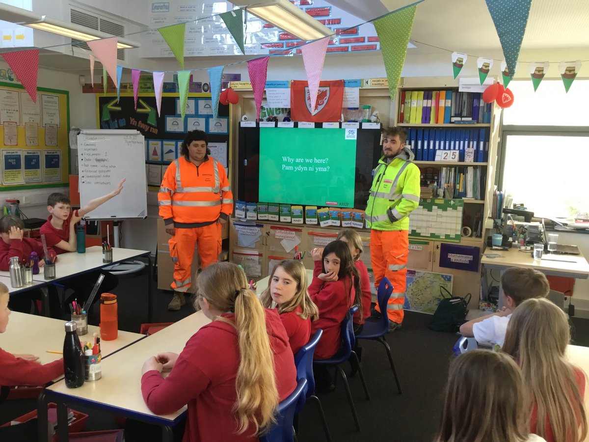 AlunGriffiths_'s tweet photo. Griffiths was proud to show the pupils from Ysgol Craig y Deryn primary school the new Dyfi Bridge Machynlleth project!

Pupils were excited to learn about their local bridge project and share enthusiasm for this great initiative.
 
#griffithsinthecommunity #stem #webuildbetter https://t.co/x5wd7ZO4Zn