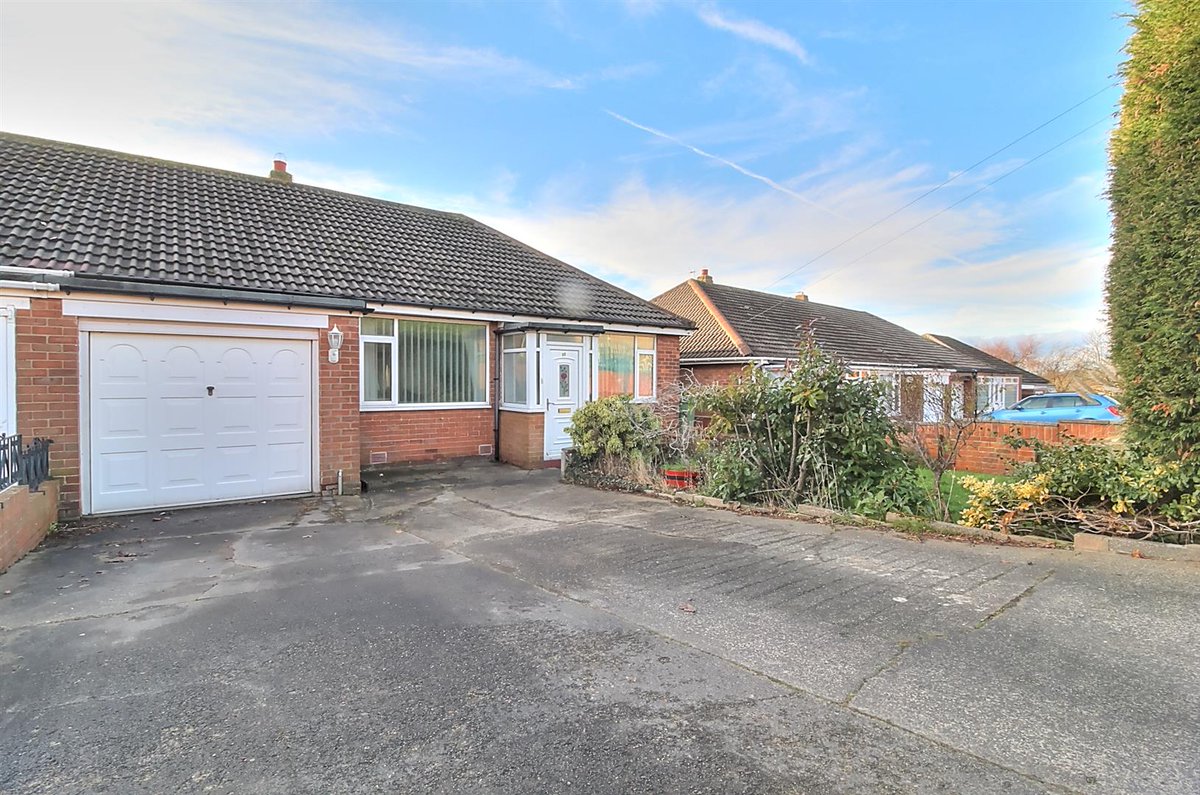 bellestateagent's tweet photo. #PropertyToBuy | Stocksfield Gardens, Gateshead, Tyne &amp; Wear, NE9 7TQ | deceptively spacious semi-detached bungalow situated on the rare to the market Stocksfield Gardens | £210,000 https://t.co/wLlrBVAYZb #gateshead #property #tyneandwear https://t.co/cjkWBdEJIN
