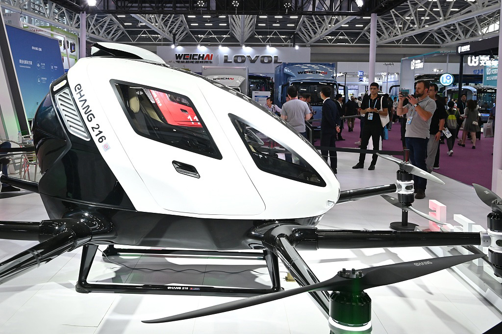 investing_china's tweet image. Chinese autonomous #aerialvehicles manufacturer @ehang will help establish the first sustainable electric aircraft and drone facility in the Middle East and North Africa, together with Abu Dhabi-based manufacturer #MonarchHolding .#InvestinChina 👉fal.cn/3y9D6