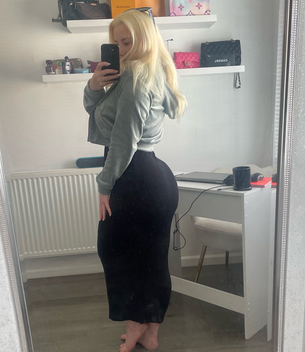 Bethany Kopeland on Twitter: "Bet you wish I was naked huh?"