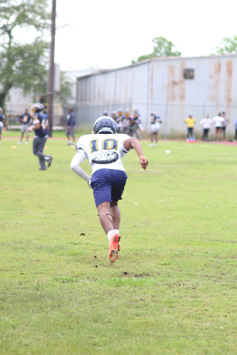 ImAndreGipsonJr's tweet photo. Right back like I never left❤️‍🔥#comeback #juniorseason https://t.co/9lPMnkO2EV