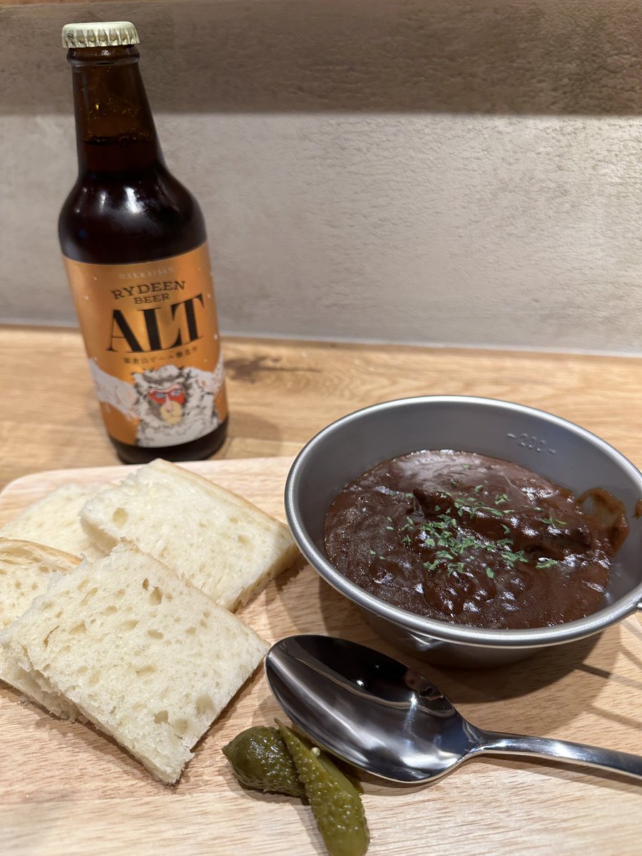 oOSPACENiigata's tweet photo. ●〇｡ﾟ━━━━━━━

人気のおつまみ紹介🍷
④牛タンシチュー

━━━━━━━━●〇｡ﾟ
 
とろけるほどしっかり煮込んだ牛タンがゴロっと入っていて、濃厚な味わいが広がります。
#八海醸造 #クラフトビール 🍺#アルト とご一緒はいかが？🫶

#oospace #カフェバー #おつまみ紹介 #新潟 #古町 https://t.co/2XgQ5YEBTM