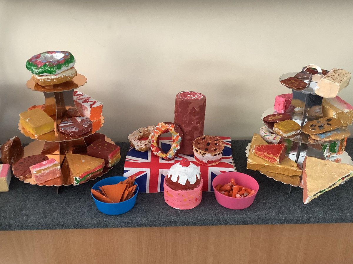 Mrs_CGrainger's tweet photo. Real or fake-you decide 👍 @MapleTreeLW have created some amazing pieces of food art using recyclable materials and mod roc @LadywoodKH @embarkfed @CrawfordMatt77 @GreggsOfficial @ClaesOldenburg @luciaHierro @shayaaron @SirDavidAttenb1 https://t.co/i2XyAvQu87