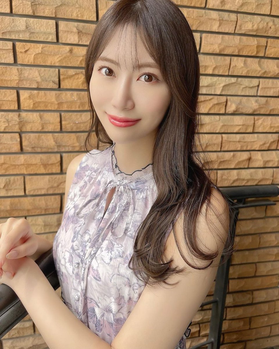 One6198's tweet image. You come to the world, you want to see the sun. Walk down the street with your sweetheart.