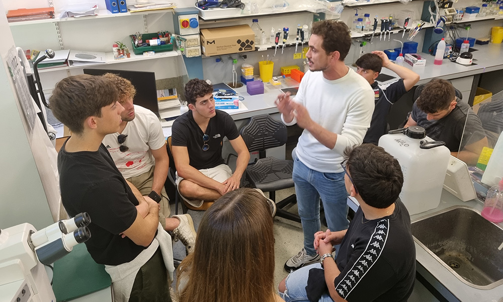 Today we hosted a group of students from the Liceo Pacinotti Archimede in Rome.

Our scientists prepared an exciting programme of activities on microscopy and neuroscience, and were eager to share their knowledge and passion for science!
