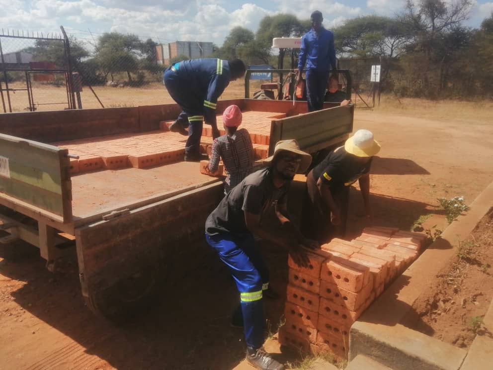 Community coming together and teamwork bearing fruits. Today We ferried bricks and other building materials for our studio renovation work. Thanks to the Bayethe FM team,Savemore Hardware and thanks to <a href="/MatoboRDC/">Matobo Rural District Council</a> for the tractor. #thevoicefromthehills