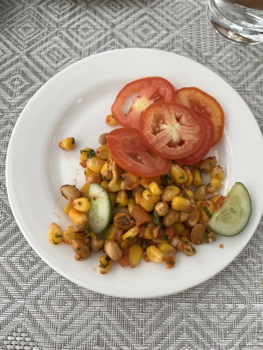 drshalinisdiet's tweet photo. If you had 2 Choices, Pick -
Whole Fruit Over Fresh Fruit Juice.
Boiled Potato Over Potato Chips.
SweetCorn Over Cornflakes.
Chapatti Over Biscuits.
Because of -
Calorie Density, Satiety, Fibre,Water Content,Nutrients,Processing.
#EatSensibly #Health #EatRightIndia https://t.co/bcs3nEbtiM