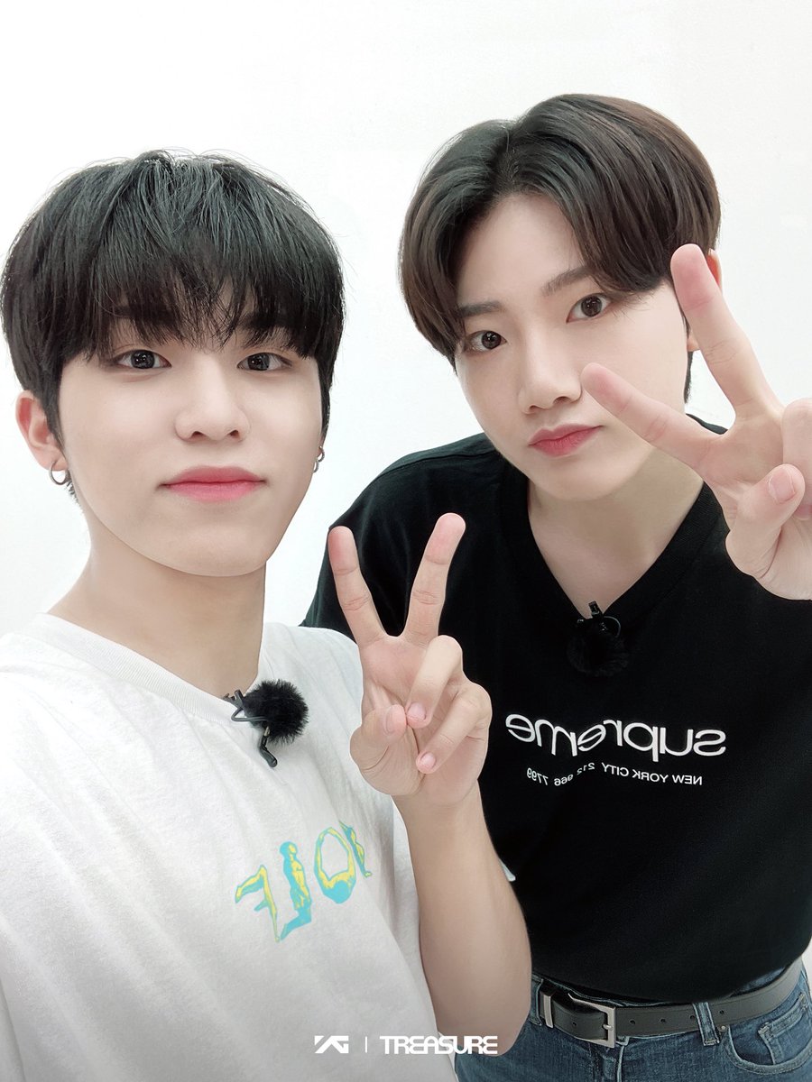 Jeongwoo and Junkyu selca for 'TREA2URE ANNIVER2ARY 2022 : TREA2URE VACATION' filming day