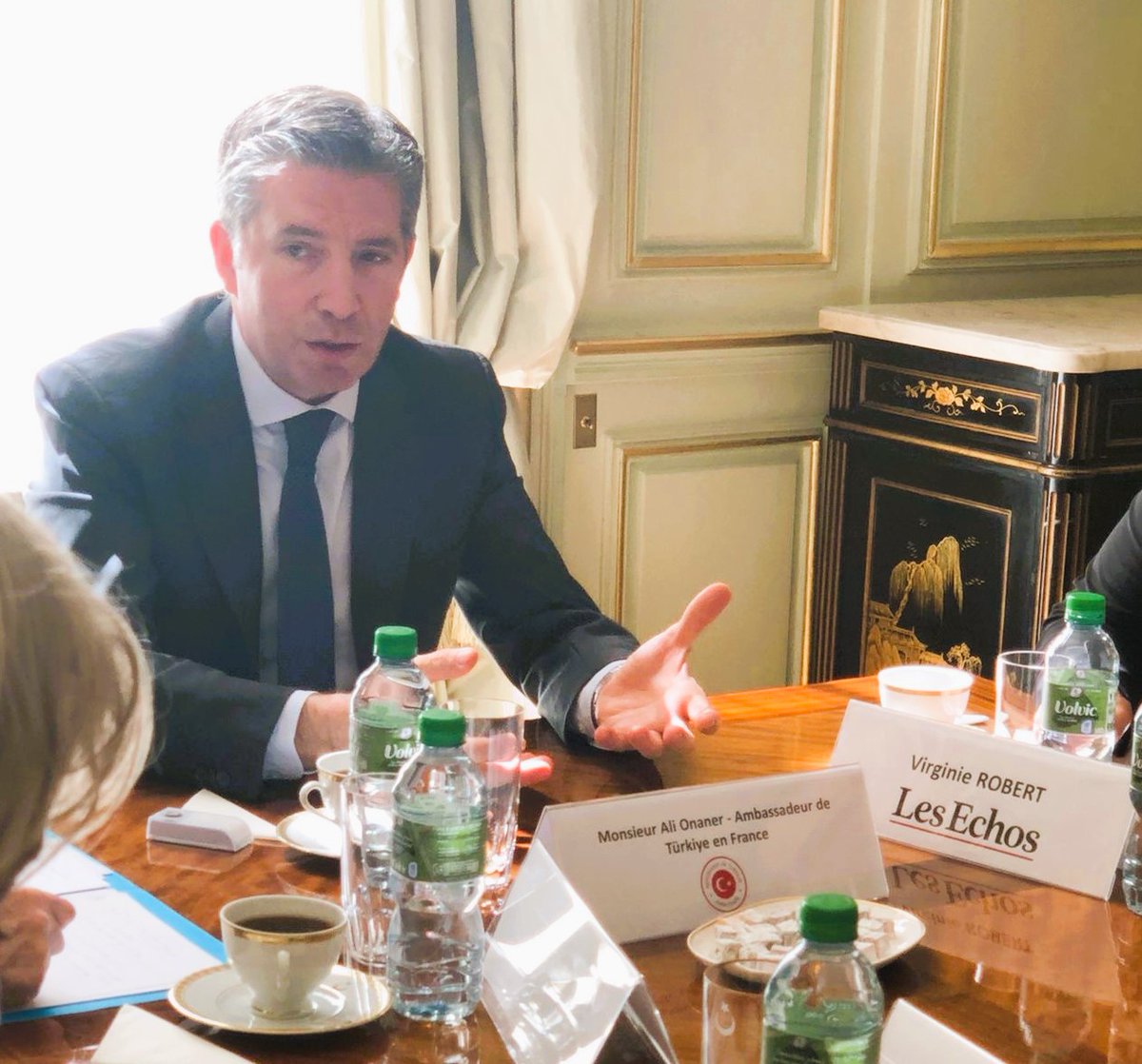 EaccParis's tweet photo. A fascinating exchange with His Excellency Mr. Ali Onaner, Ambassador of Turkey to France, to discuss Turkey's role in regard to crises on our borders. 
#Turquie #relationsinternationales #politique #electionspresidentielles #diplomatie #UnionEuropéenne #ÉtatsUnis #France https://t.co/MjO1YBODJG