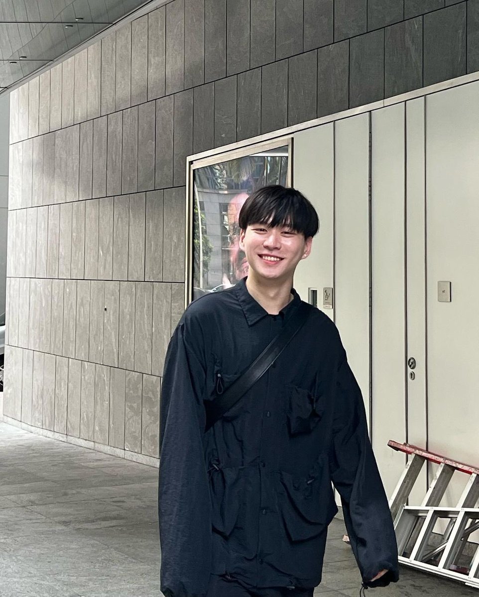 L____mia's tweet photo. #bbverpj

觉得怎么爱你都不够，
却又觉得抱住你就够了 https://t.co/8w3tH06nDi