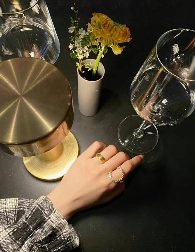 DM_Comunity's tweet image. The night is an endless sea of falling starlight