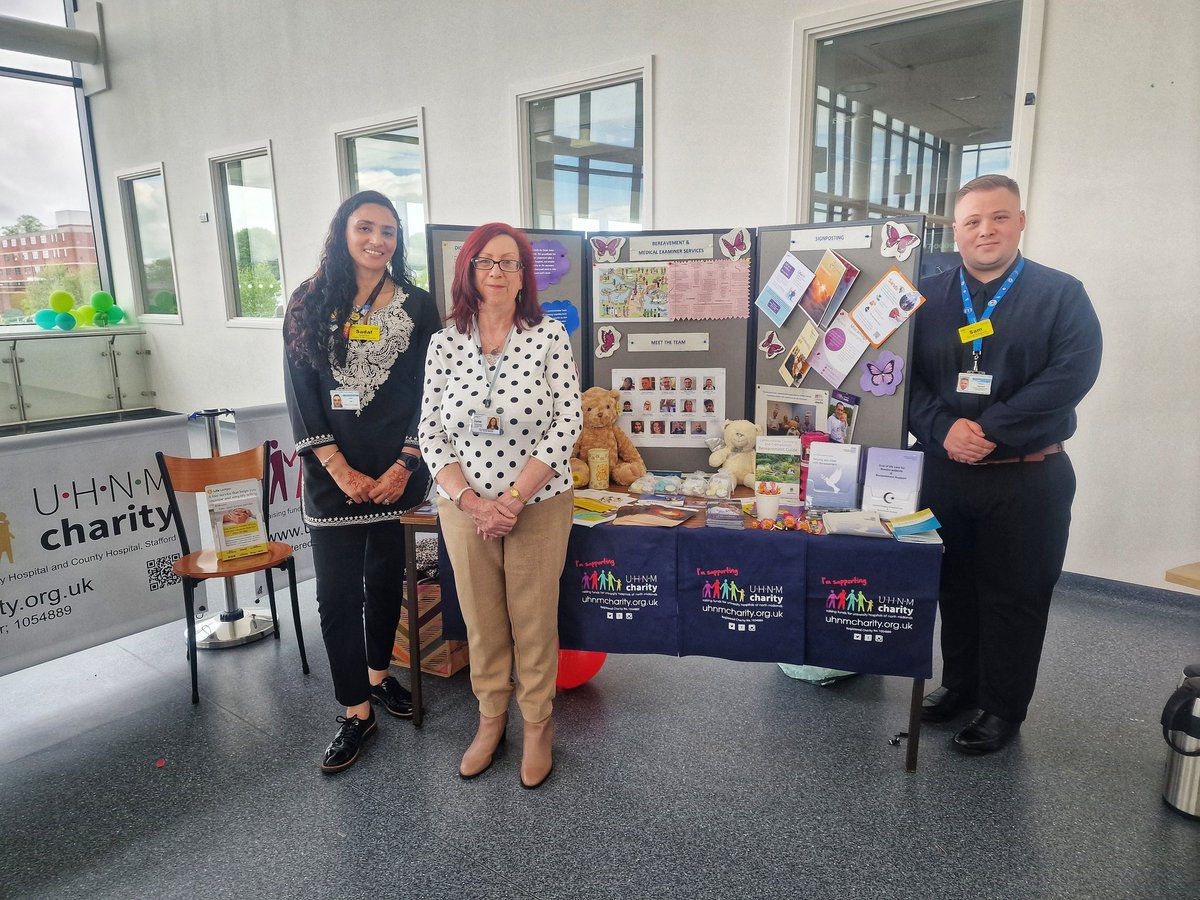 #DyingMattersAwarenessWeek   Showing support for our #Bereavement, @CancerInfoUHNM    & Pastoral team today. Visit them outside the restaurant at RSUH. @TracyBullock12 @Jane_haire @mjvlewis @CareersAtUHNM @UHNM_NHS @AnnMarieRiley10 @JaneHolmesNHS @lily_o_lily @UHNMCOO @NHSEngland