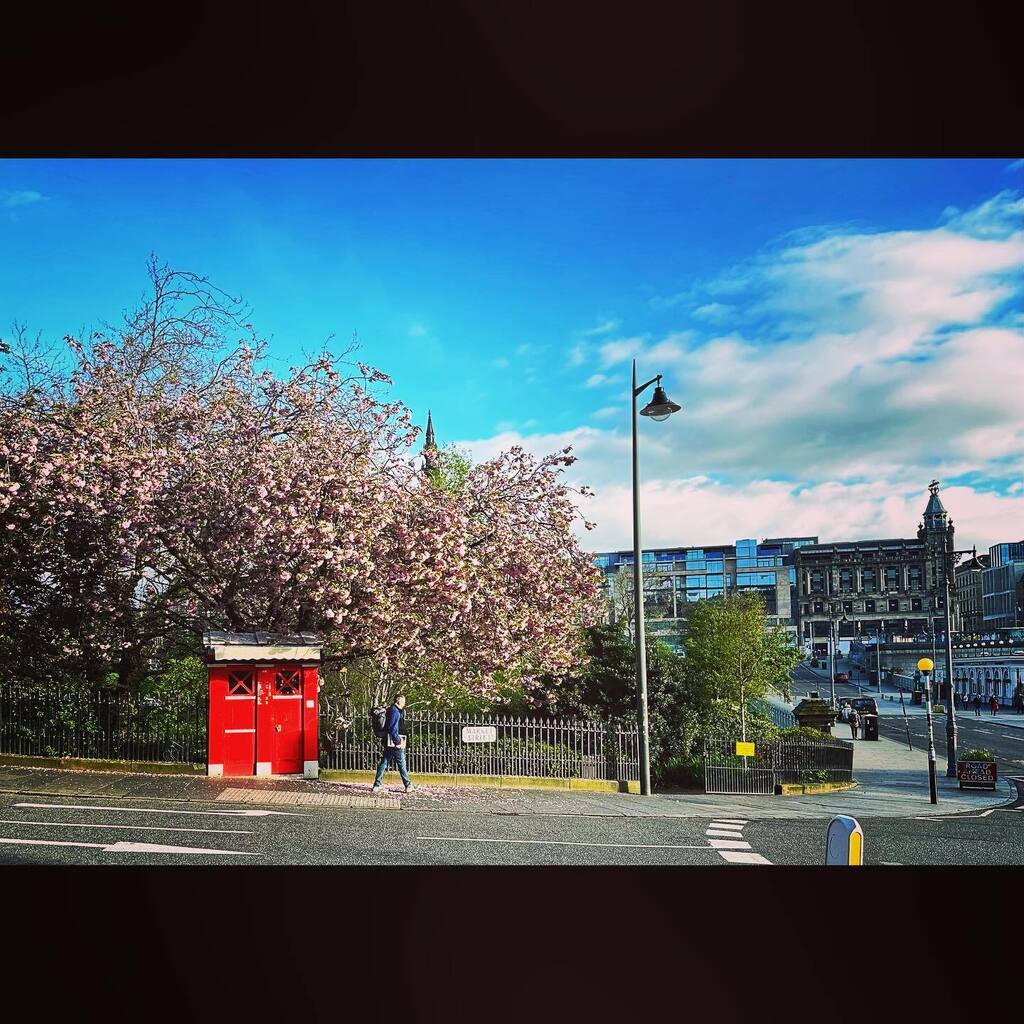 ryopang's tweet photo. good morning, Edinburgh. https://t.co/n3iBF1AmlM https://t.co/oLElG1dWSH