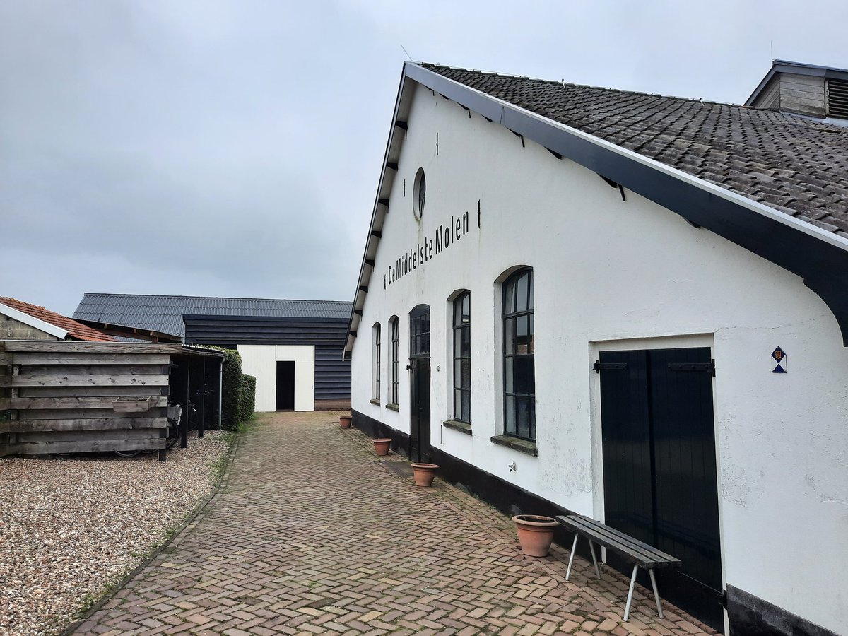 Yesterday we went to a paper mill (the mill has been in existence since 1622) and took part in a paper making workshop. 😊 It was a fun day!