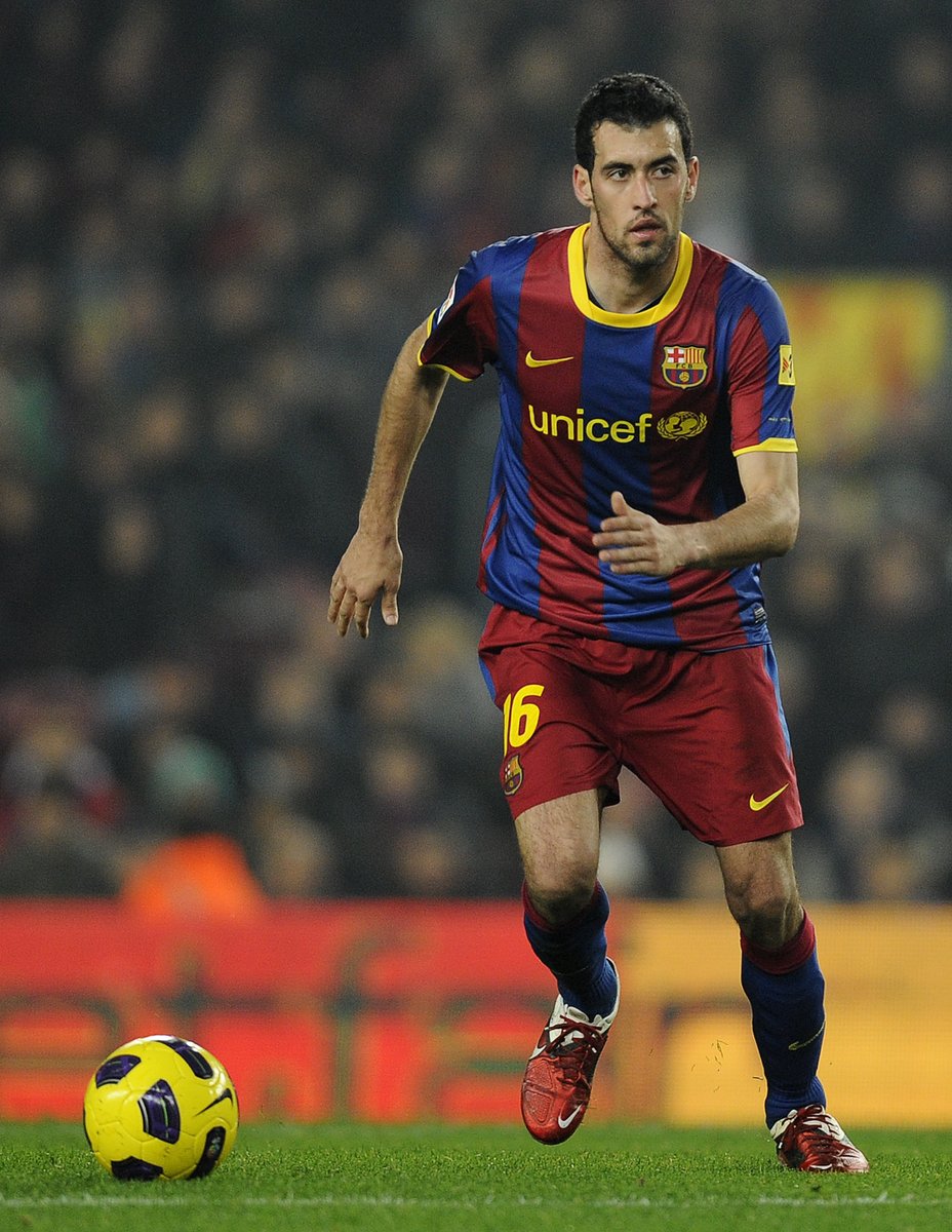 BarcaUniversal's tweet photo. Survey: Where does Sergio Busquets rank among the best defensive midfielders in the history of football? https://t.co/dMBkesLWUy