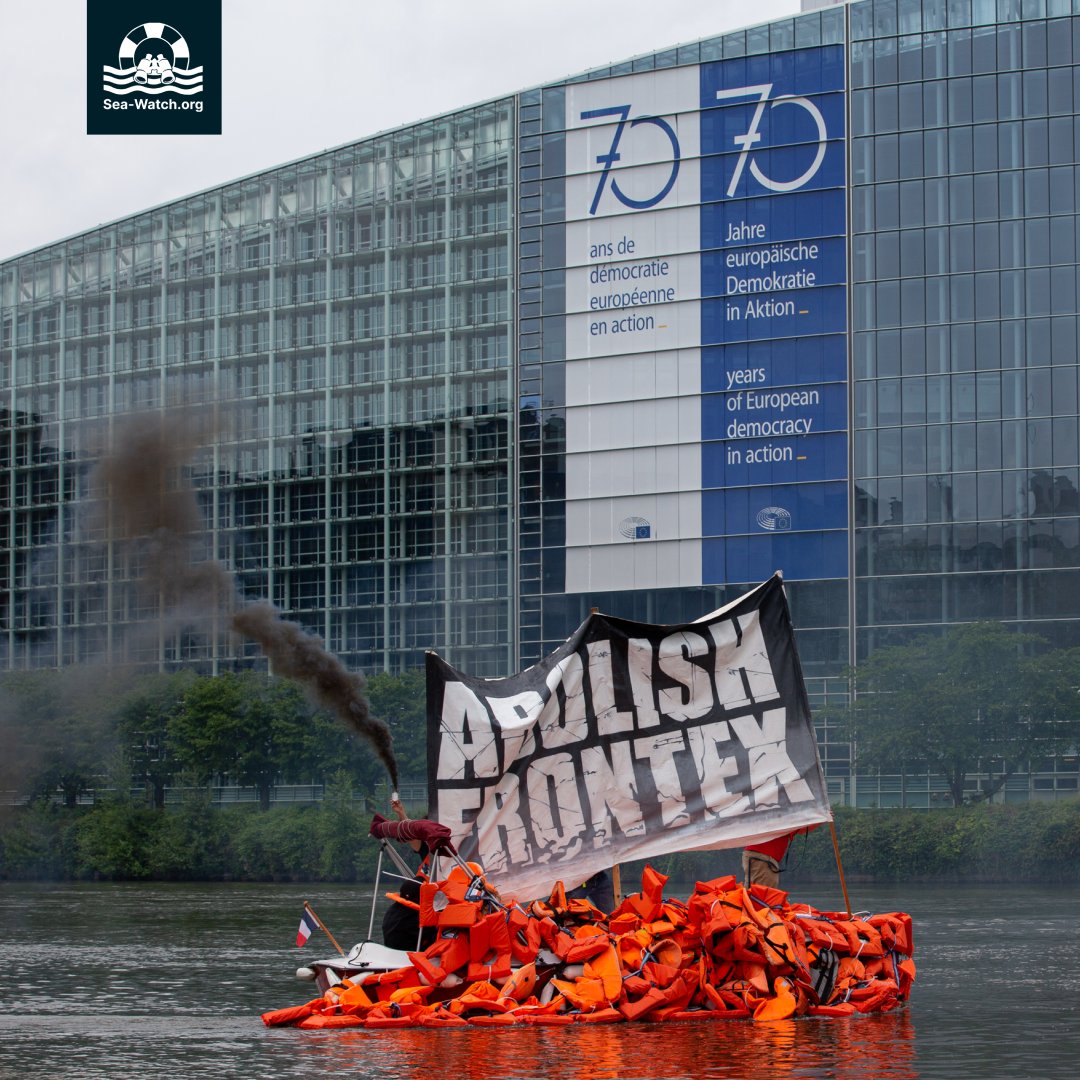 Sea-Watch International (@seawatch_intl) on Twitter photo Thank you, <a href="/KollektivOhne/">Kollektiv ohne namen</a>, for making the direct consequences of European border policies visible. Together we bring the deaths in the Mediterranean to the places where decisions are made.
#AbolishFrontex #NoBordersNoNation #EuropeanParliament #Straßbourg
📷 @kollektivohnenamen Thank you, <a href="/KollektivOhne/">Kollektiv ohne namen</a>, for making the direct consequences of European border policies visible. Together we bring the deaths in the Mediterranean to the places where decisions are made.
#AbolishFrontex #NoBordersNoNation #EuropeanParliament #Straßbourg
📷 @kollektivohnenamen