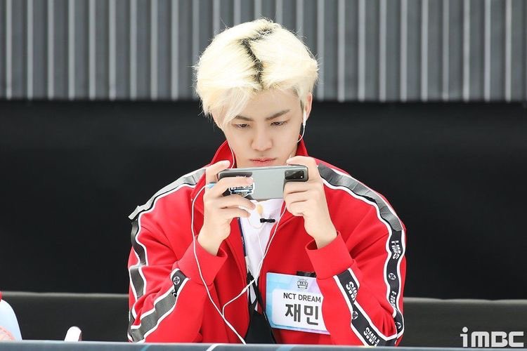 maypikky (rest) (@onyourleemark13) on Twitter photo 