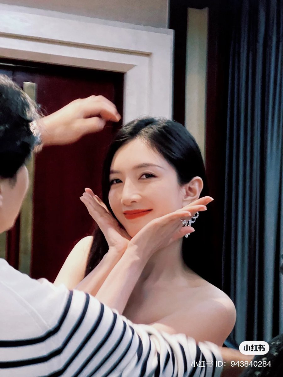 cdrama tweets on Twitter "JiangShuying shares new snaps on Xiaohongshu"