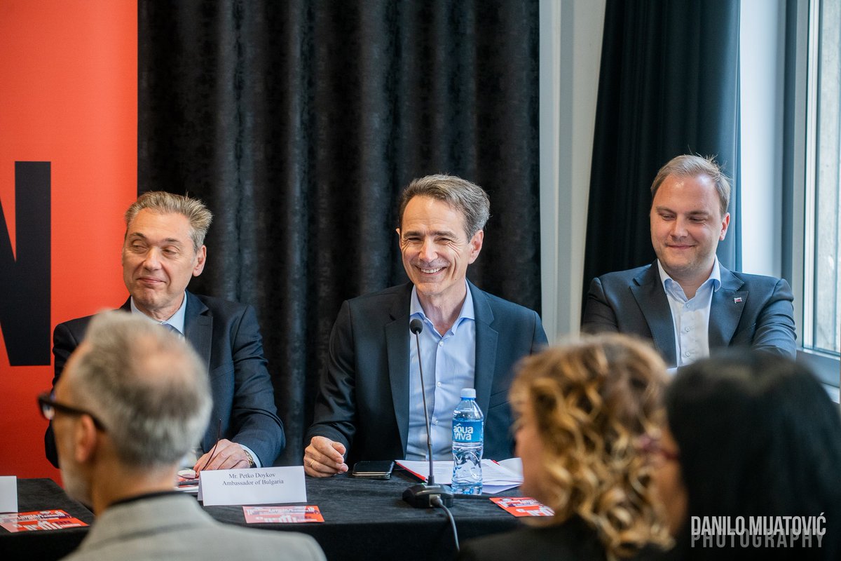 SwissEmbassyBlg's tweet image. The #GuitarArtFestival program is out! We are sponsoring a concert which brings together🇨🇭&amp;amp;🇷🇸 artists in a composition by Maja Le Roux Obradović on Friday 12.05. at #Kolarac, with Johan Smith, Vojin Kocić &amp;amp; the School for Music talents in Ćuprija. gaf.rs