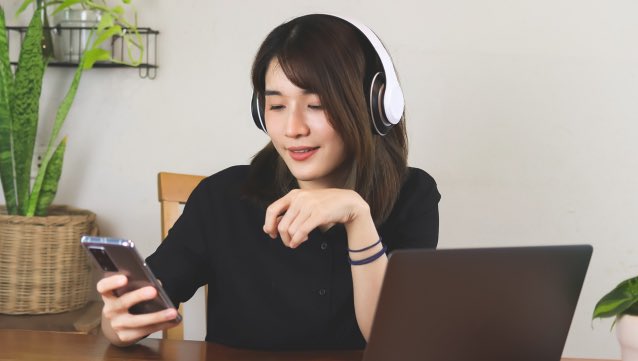 #Reconversion : le #podcast « A 180 degrés » de @pole_emploi met en lumière les parcours de professionnels ayant réussi leur reconversion pro. 🎯

🎧 <a href="/Rebondir_mag/">Rebondir</a> présente une sélection de podcasts inspirants pour faciliter la prise de décision ➡️ rebondir.fr/reconversion-f… #emploi